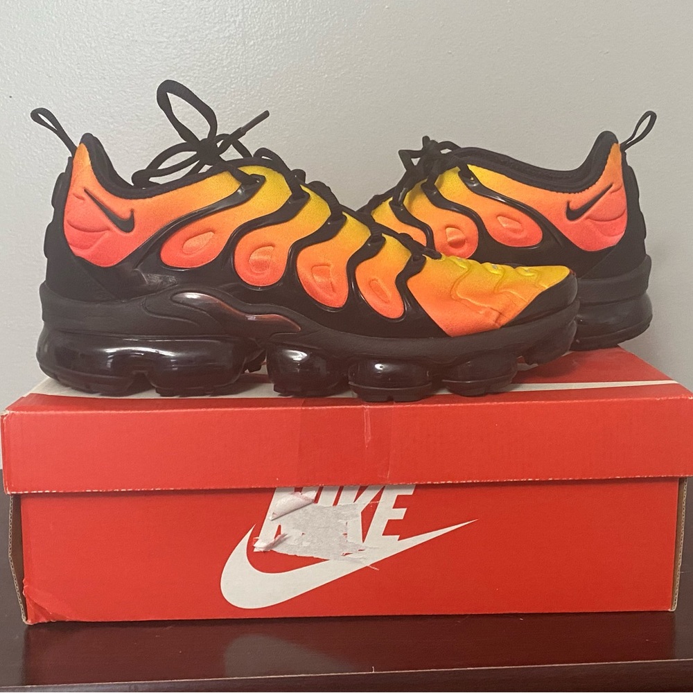 2018 Nike VaporMax Plus Black/Black-Total Orange-Total Crimson